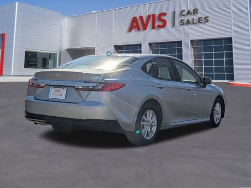 Used 2025 Toyota Camry LE image 6