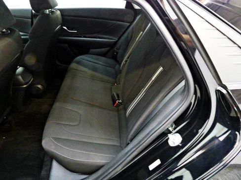 Used 2023 Hyundai Elantra SEL FWD image 10