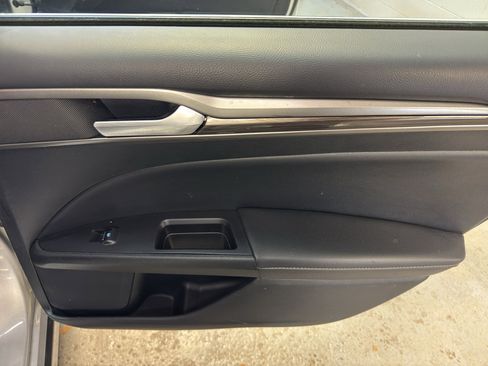 Used 2018 Ford Fusion SE w/ Fusion SE Technology Package image 24