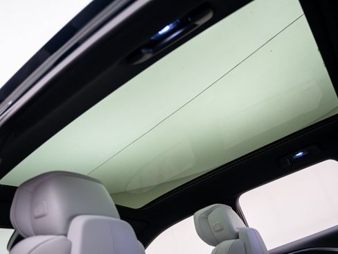 New 2026 Cadillac Lyriq Luxury w/ LPO, Floor Liner Package AWD/4WD image 18
