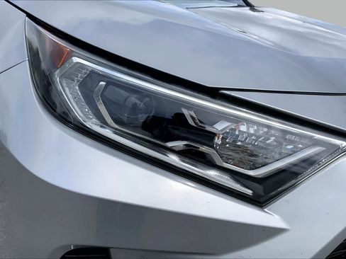 Used 2020 Toyota RAV4 XLE w/ XLE Grade Weather Package AWD/4WD image 27
