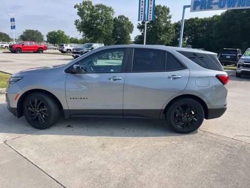 Used 2024 Chevrolet Equinox LS w/ LS Convenience Package FWD image 3
