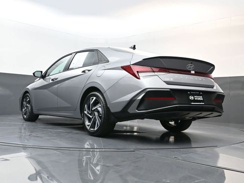 Certified 2025 Hyundai Elantra Sport image 25