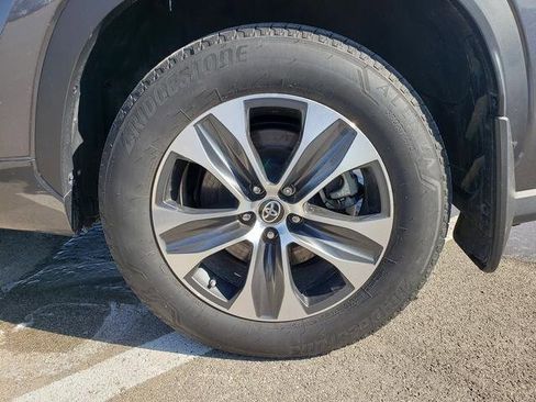 Used 2023 Toyota Highlander XLE image 27