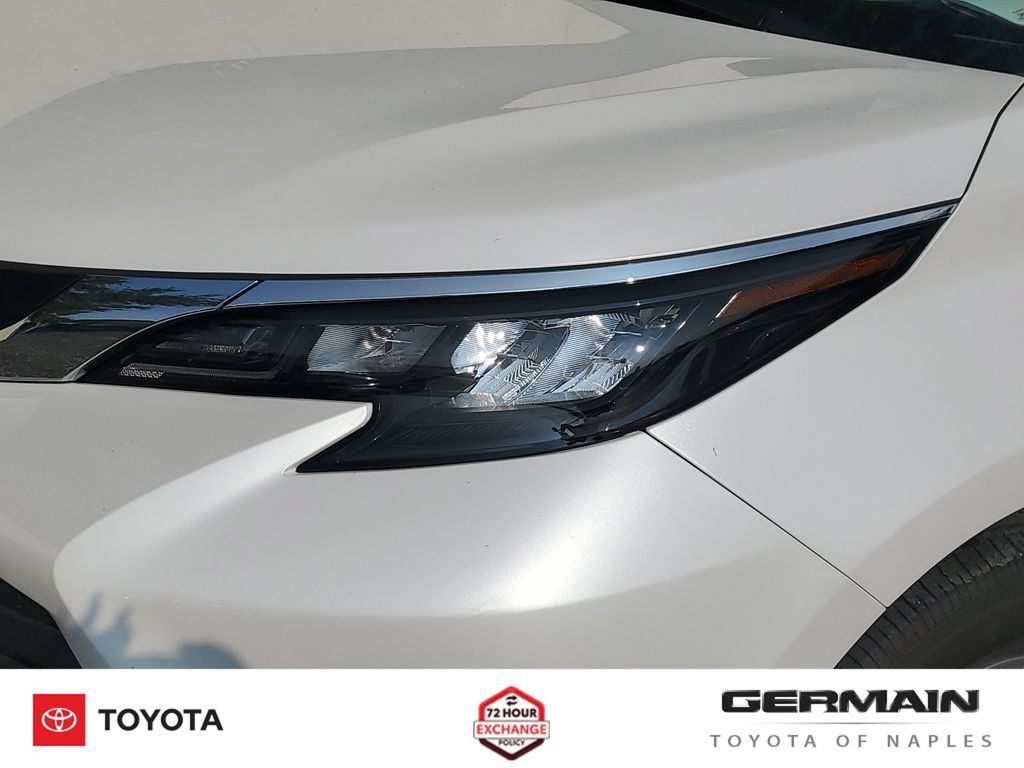 Certified 2025 Toyota Sienna XLE FWD image 15
