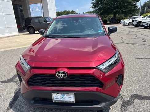 Used 2025 Toyota RAV4 LE AWD/4WD image 4
