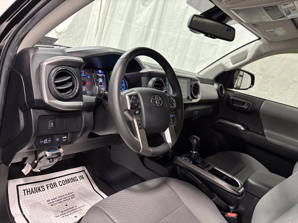 Used 2022 Toyota Tacoma SR5 AWD/4WD image 15