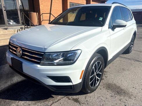 Used 2021 Volkswagen Tiguan SE w/ Panoramic Sunroof Package image 2