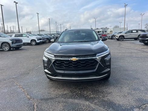 Used 2024 Chevrolet Trax LT w/ Driver Confidence Package image 8