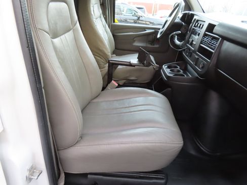 Used 2015 Chevrolet Express 2500 RWD 2500 135 image 12