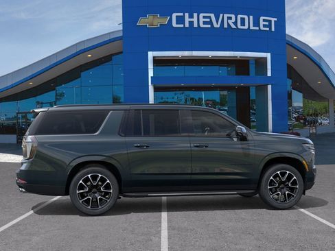 New 2026 Chevrolet Suburban RST image 5