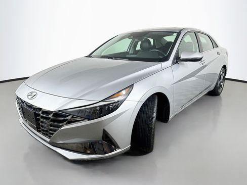 Certified 2023 Hyundai Elantra Limited FWD image 3