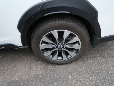 Used 2025 Subaru Outback Limited AWD/4WD image 3