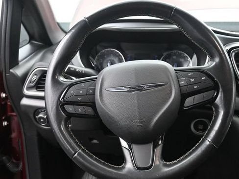 Used 2020 Chrysler Pacifica Touring w/ S Appearance Package FWD image 27