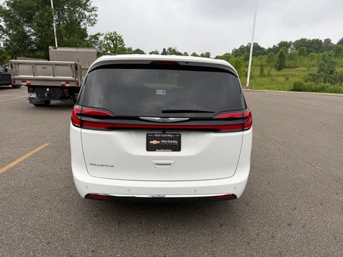 Used 2026 Chrysler Pacifica Select FWD image 7