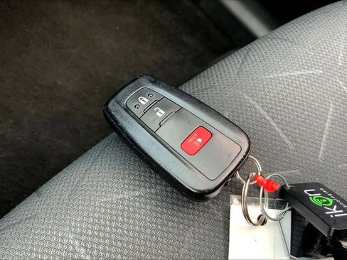 Used 2025 Toyota RAV4 XLE image 14