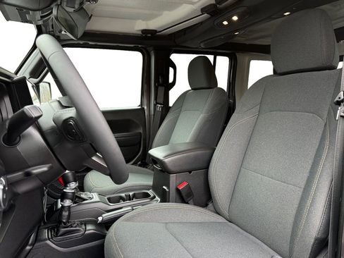 Used 2025 Jeep Wrangler Sport S image 9