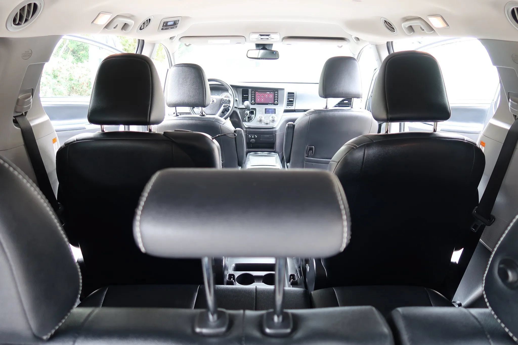 Used 2018 Toyota Sienna SE w/ Carpet Mat Package FWD image 20