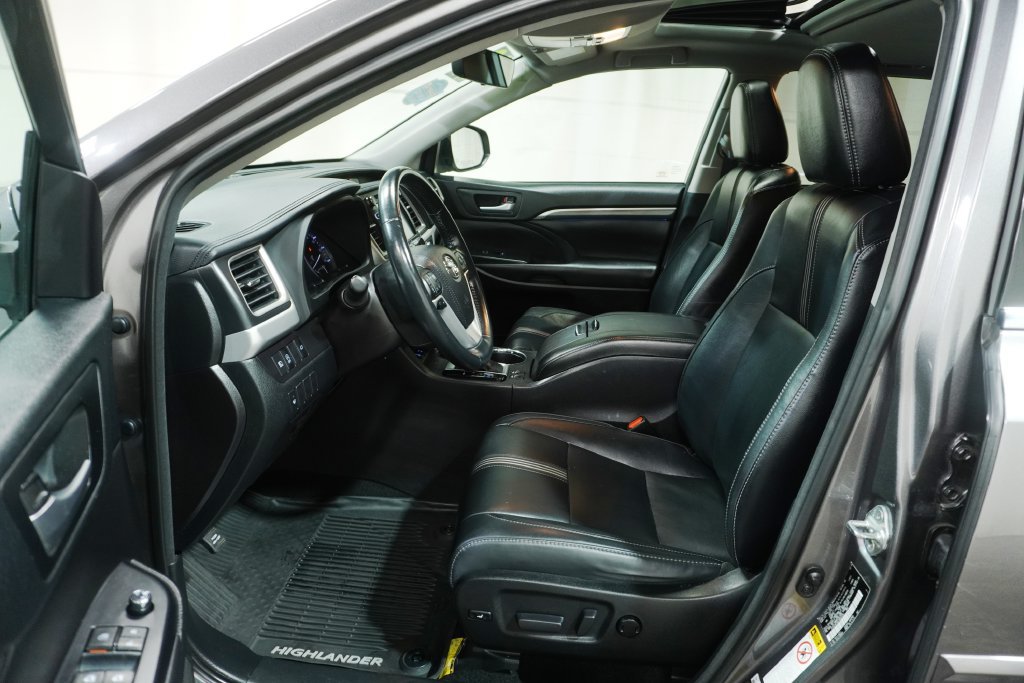 Used 2018 Toyota Highlander SE AWD/4WD image 13