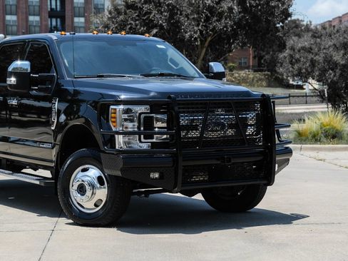 Used 2019 Ford F350 XLT w/ XLT Premium Package AWD/4WD image 3
