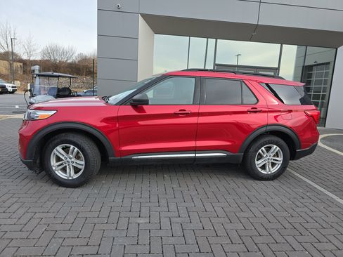 Used 2021 Ford Explorer XLT w/ Equipment Group 202A image 9