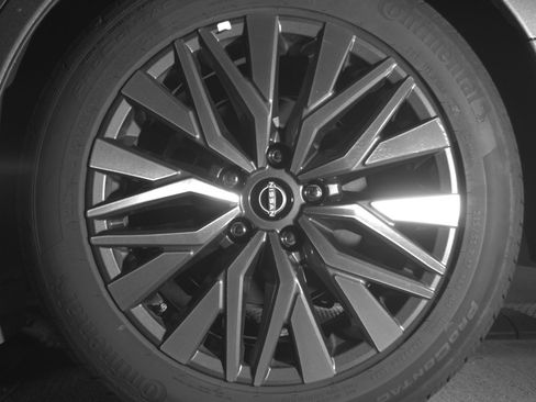 Used 2025 Nissan Altima 2.5 SV FWD image 14