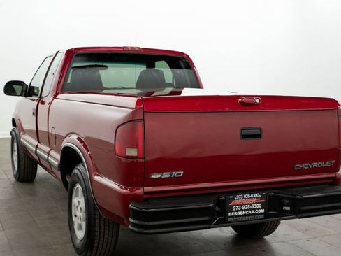 Used 2002 Chevrolet S10 Pickup LS w/ LS Preferred Equipment Group AWD/4WD image 10