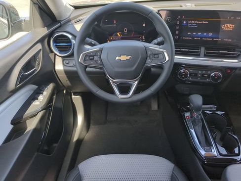 Used 2025 Chevrolet Trax LT w/ Driver Confidence Package FWD image 16