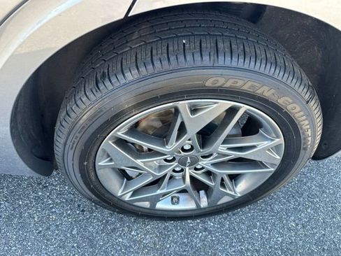 Used 2025 Genesis GV70 2.5T AWD/4WD image 22