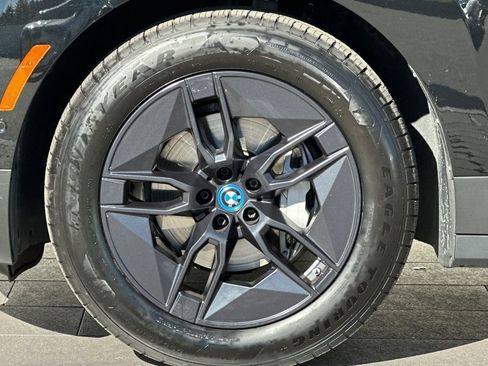 Used 2023 BMW iX xDrive50 image 31