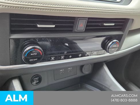 Used 2025 Nissan Rogue SV FWD image 17