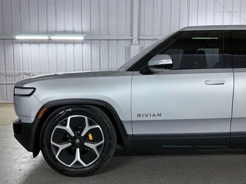 Used 2022 Rivian R1T Adventure image 15
