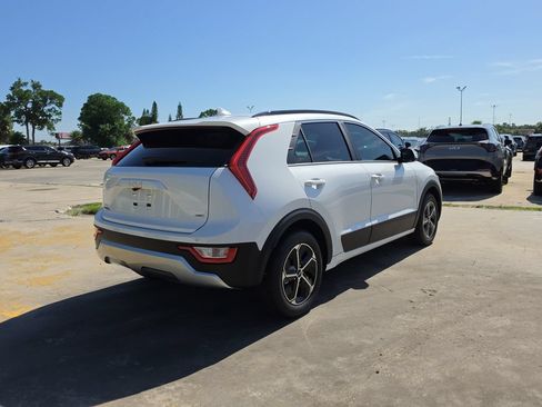 New 2026 Kia Niro EX FWD image 8