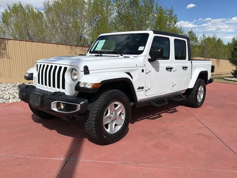 Used 2023 Jeep Gladiator Sport AWD/4WD image 3