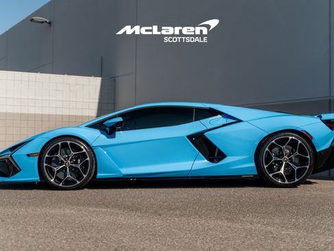Used 2024 Lamborghini Revuelto AWD/4WD image 4