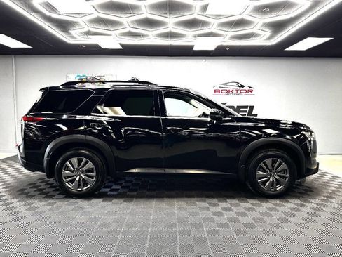 Used 2022 Nissan Pathfinder SV image 16