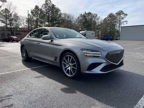 Used 2024 Genesis G70 2.5T image 4