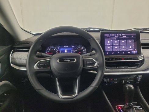 Used 2022 Jeep Compass Latitude FWD image 22