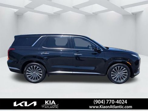 Used 2024 Hyundai Palisade Calligraphy image 2
