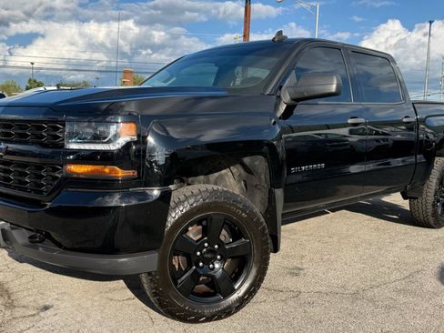 Used 2018 Chevrolet Silverado 1500 Custom w/ Custom Value Package AWD/4WD image 2