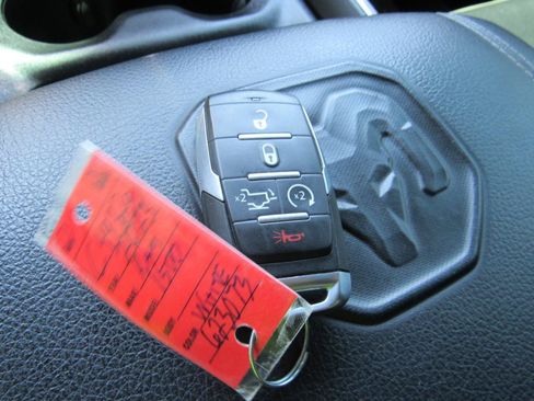 Used 2023 RAM 1500 Laramie AWD/4WD image 19