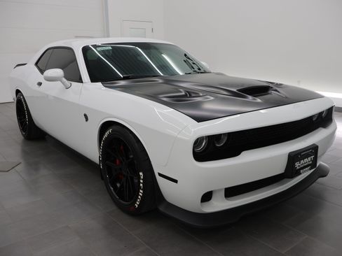 Used 2017 Dodge Challenger SRT Hellcat RWD image 2