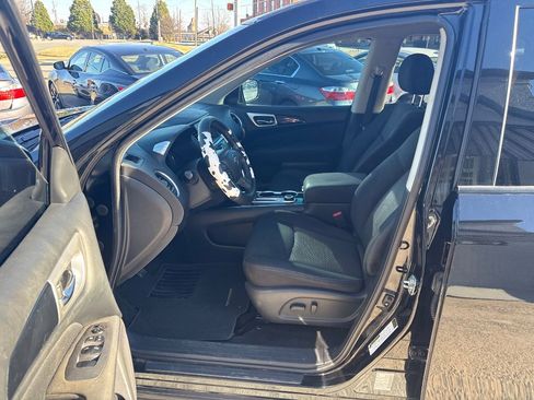 Used 2017 Nissan Pathfinder SV image 11