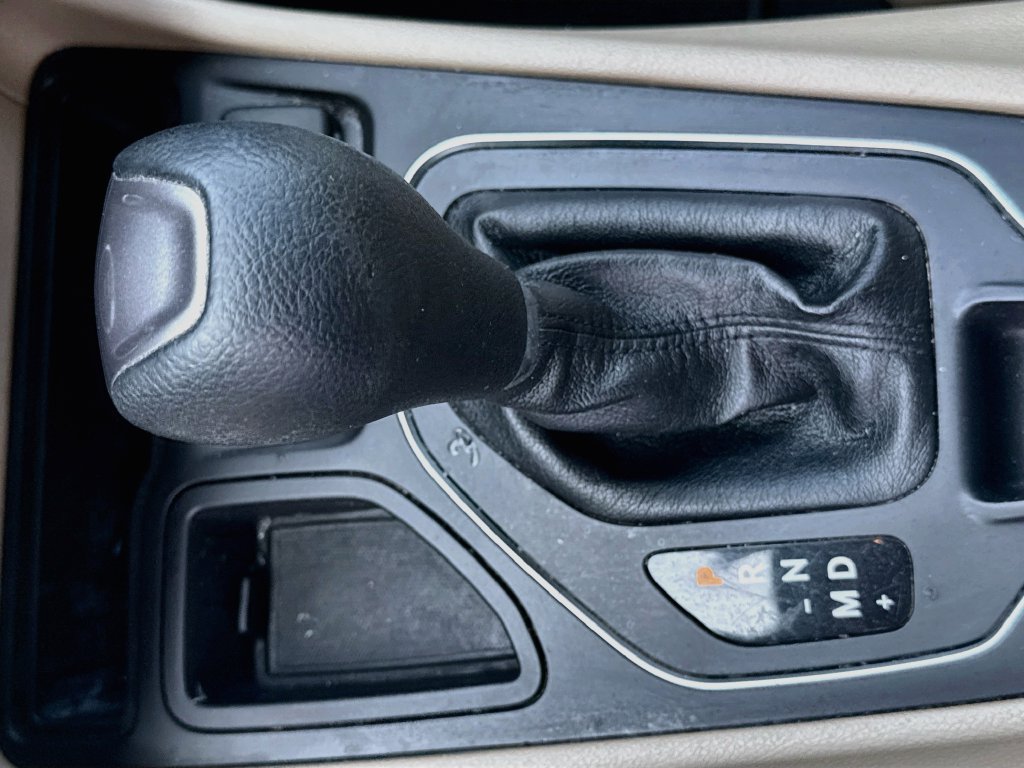 Used 2020 Jeep Cherokee Latitude FWD image 18