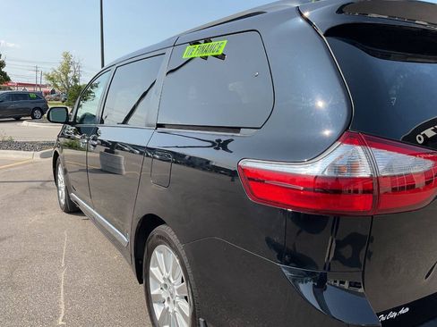 Used 2016 Toyota Sienna Limited w/ Protection Package FWD image 5