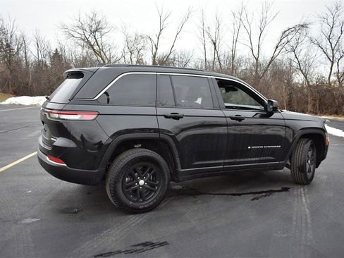 Used 2025 Jeep Grand Cherokee Laredo w/ Luxury Tech Group I image 3