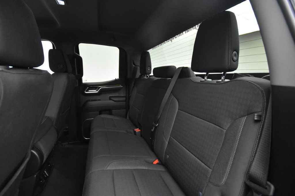 Used 2023 Chevrolet Silverado 1500 LT AWD/4WD image 17