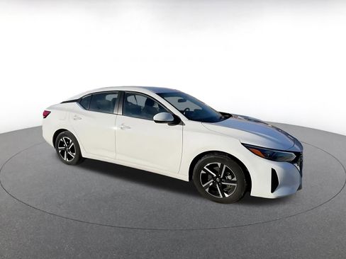 Used 2025 Nissan Sentra SV image 2