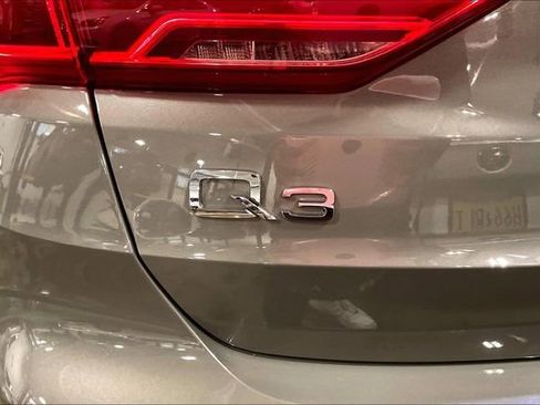 Used 2023 Audi Q3 2.0T Premium w/ Convenience Package image 8