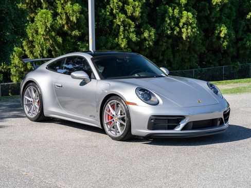 Certified 2024 Porsche 911 Carrera GTS RWD image 9